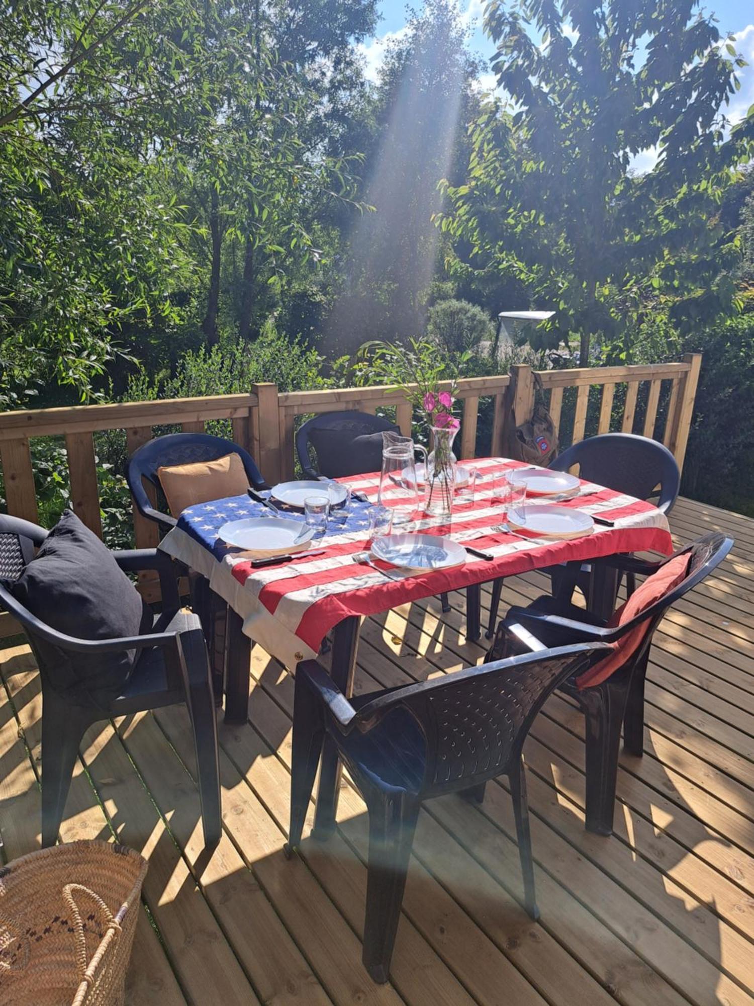 Camping Sainte Mere Eglise Bagian luar foto
